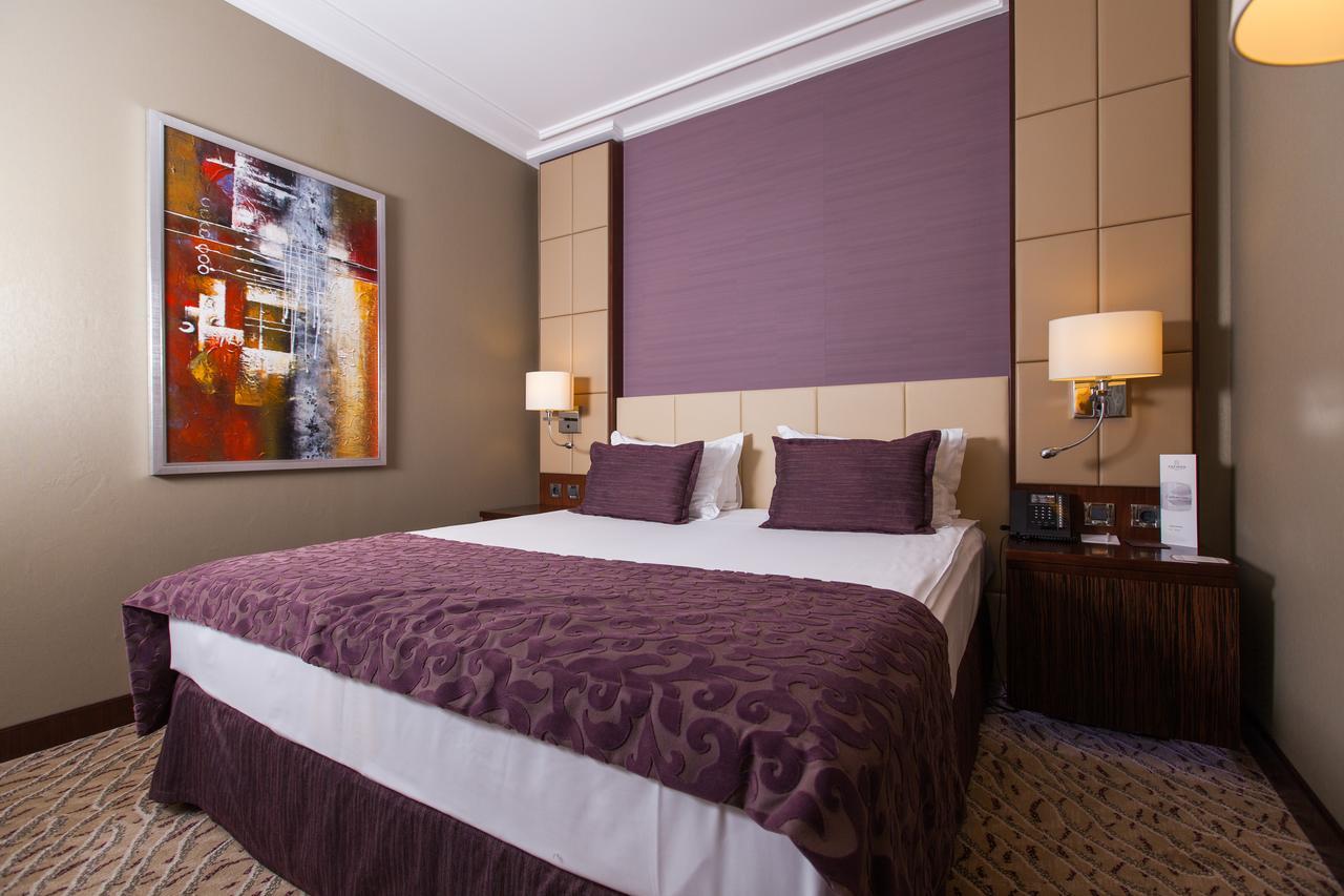 Kharkiv Palace Hotel Værelse billede